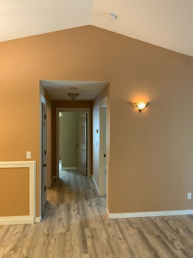 Building Photo - Modern 2B, 2Ba Condo in Exclusive Gated Community!