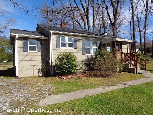 Foto del edificio - 2 br, 1 bath House - 5448 Old Walkertown Rd.