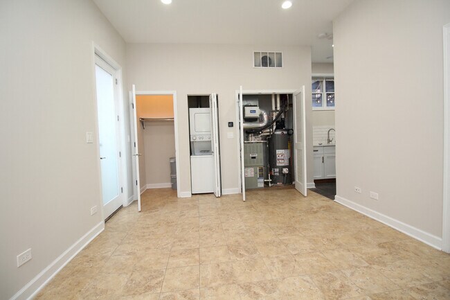 Foto del edificio - 3440 N Elston Ave