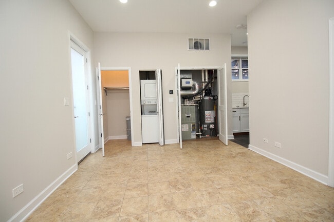 Building Photo - 3440 N Elston Ave