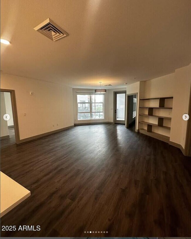Foto del edificio - 7111 E Tierra Buena Ln