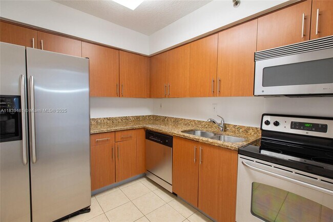 Foto del edificio - 3300 NE 192 St