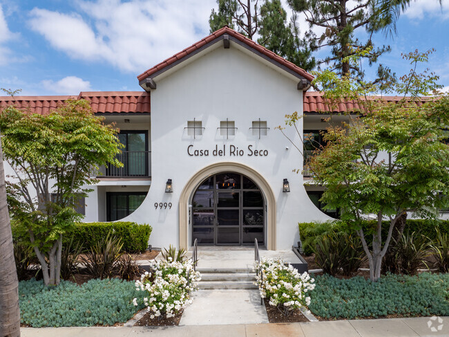 Building Photo - Casa del Rio Seco
