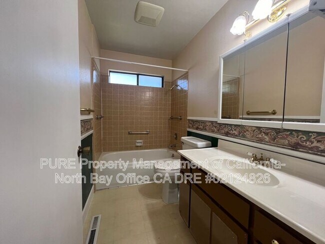 Building Photo - 1074 Albright Pl