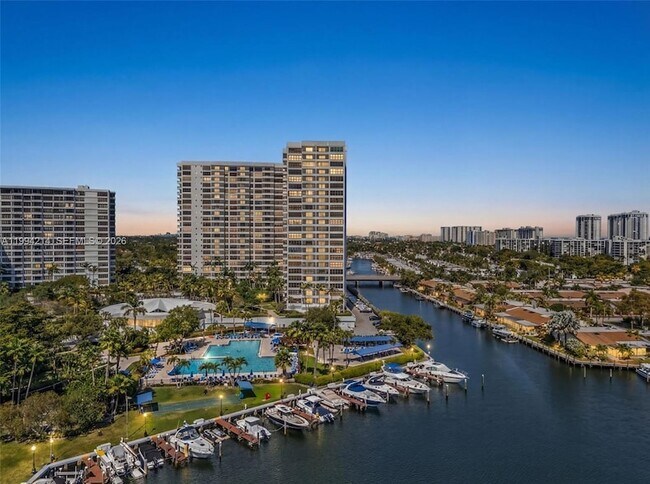 Foto del edificio - 2500 Parkview Dr