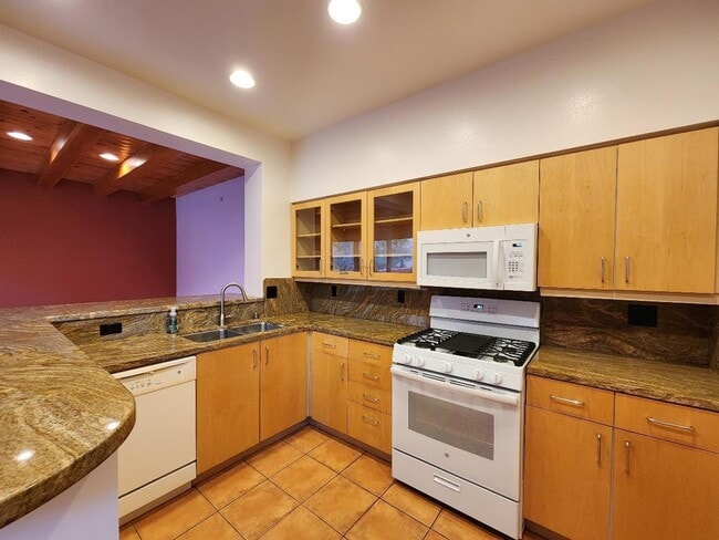 Building Photo - 617 Avenida Colima
