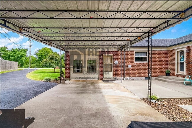 Foto del edificio - 550 Scenic Dr