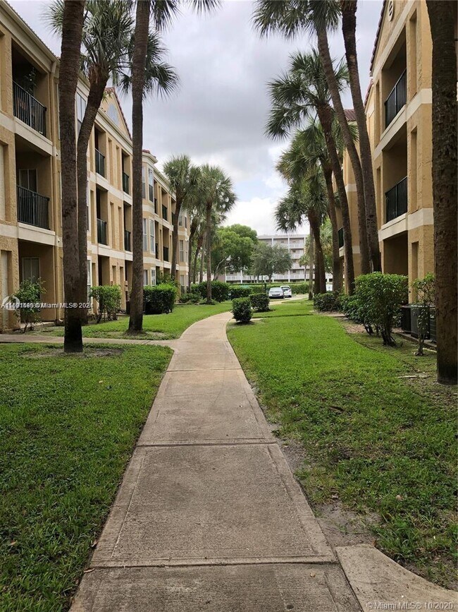 Foto del edificio - 949 Riverside Dr