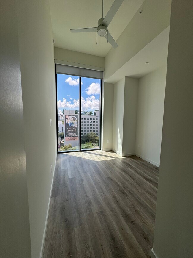 Foto del edificio - 144 NW 32nd St