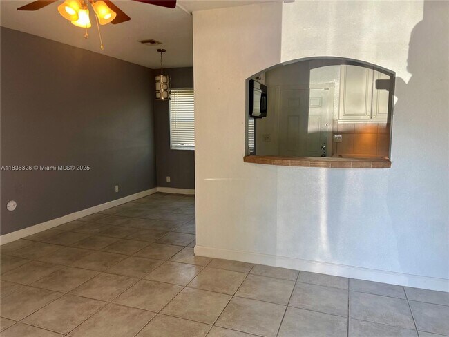 Foto del edificio - 630 NE 15th Ct