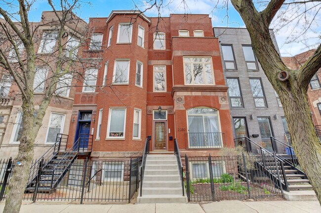 Exterior - 2250 W Adams St