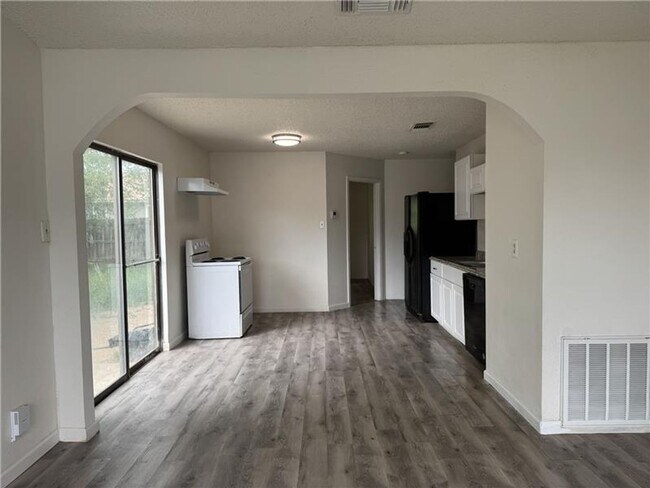 Foto del edificio - Beautiful and Stylish 3 bedroom & 2 bathroom