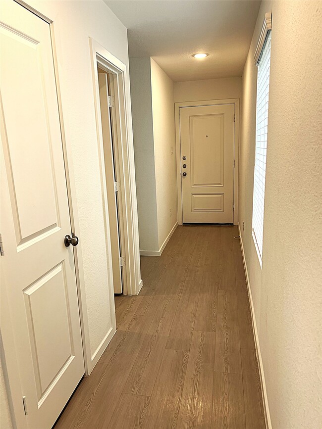 Building Photo - 18210 Via Aurelia Dr