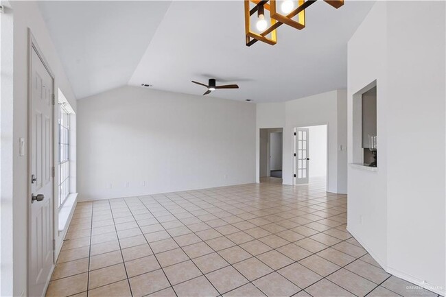 Foto del edificio - 1715 Marigold St