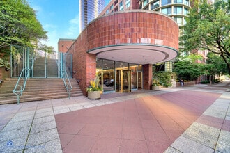 Building Photo - 480 N McClurg Ct