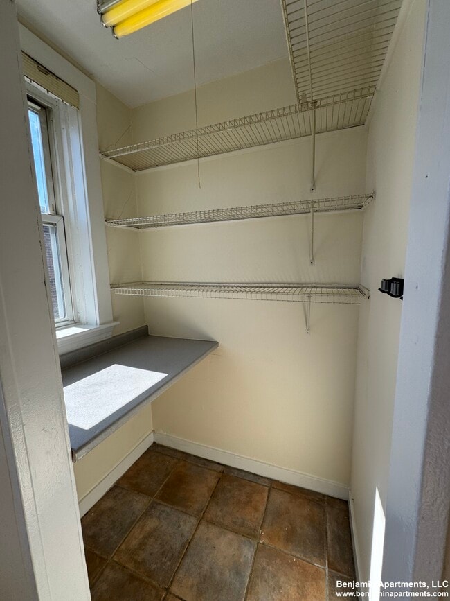 Building Photo - 431 Cambridge St