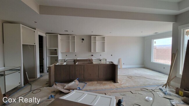 Building Photo - 4 br, 3 bath House - 381 S Water Course Dr