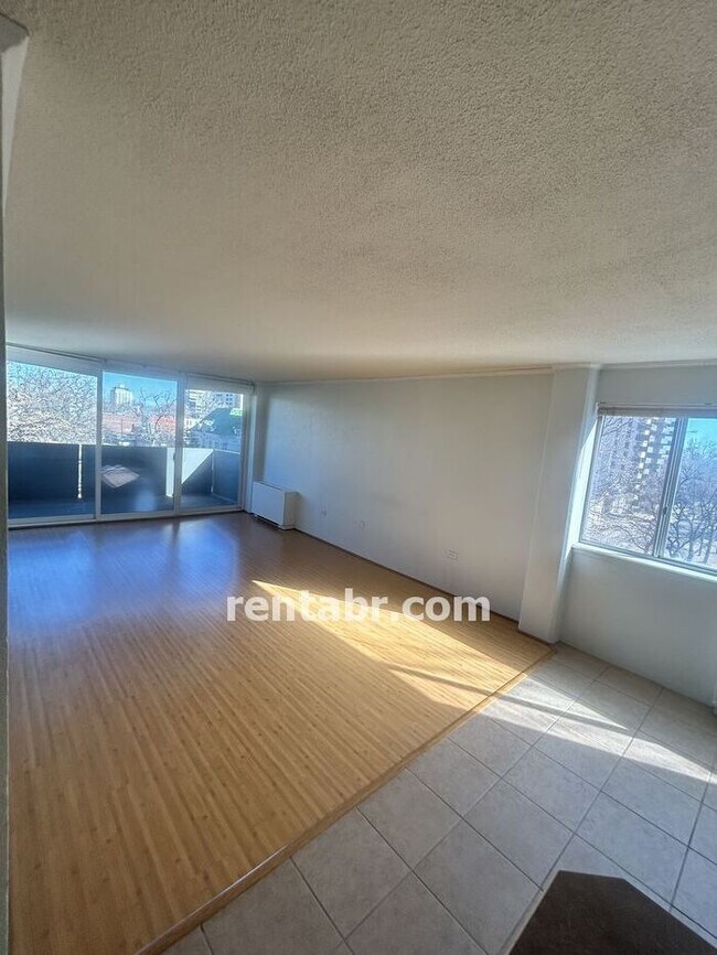 Building Photo - 2 Bed 2 Bath Cap Hill Condo w/POOL!