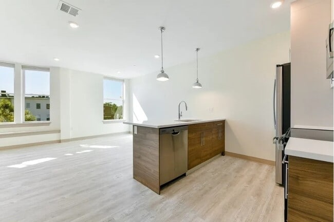 Building Photo - 400 Dorchester St