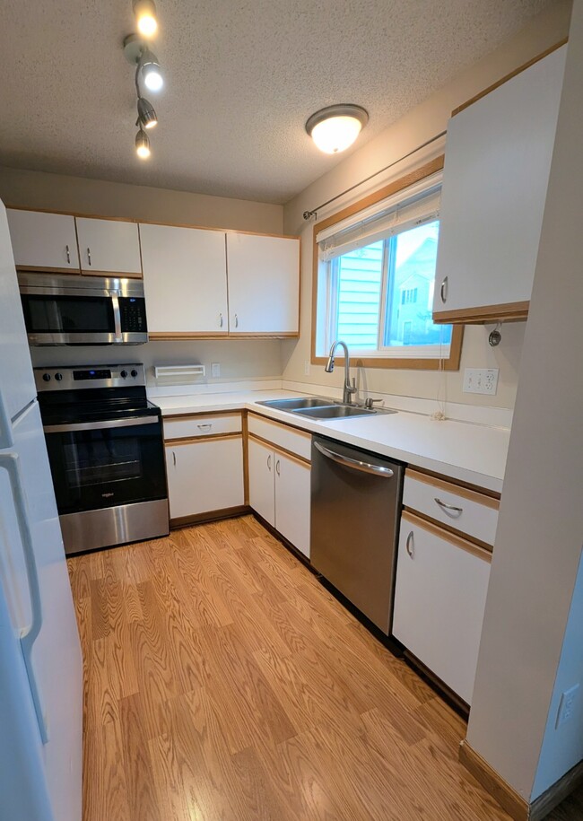 Foto del edificio - 16157 72nd Street Northeast