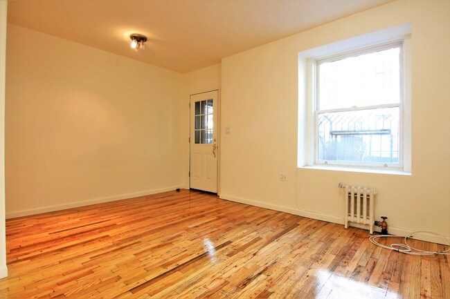 Building Photo - 38 W 85th St