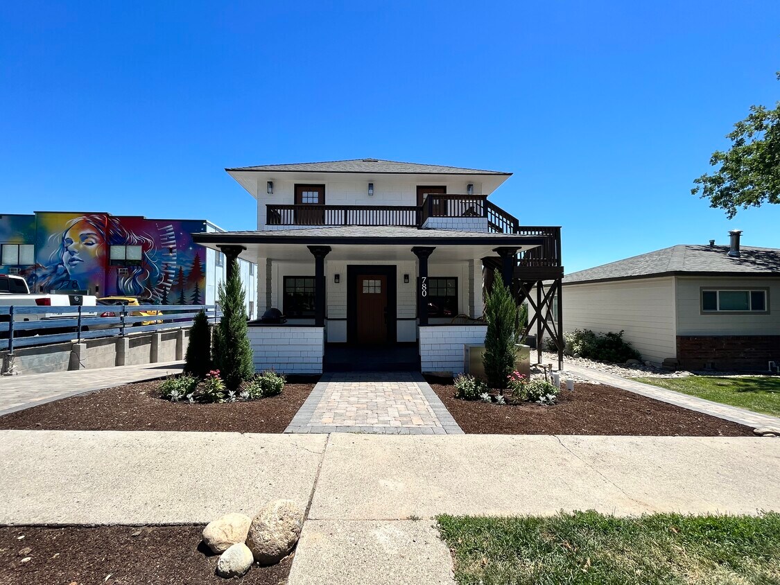 Foto principal - 780 Forest St