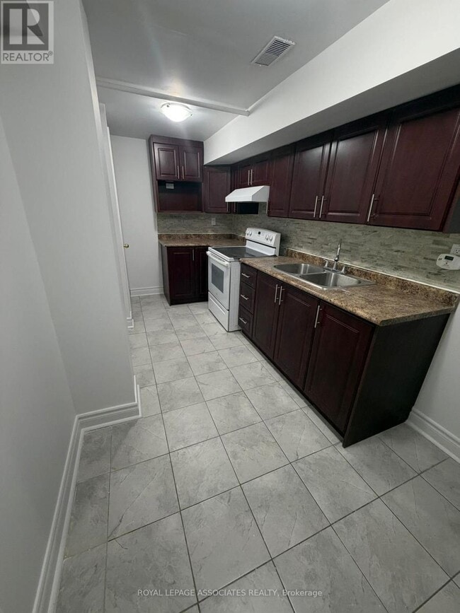 Building Photo - 162 Seasons Dr