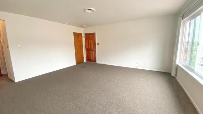 Building Photo - 2 bedroom in San Francisco CA 94134
