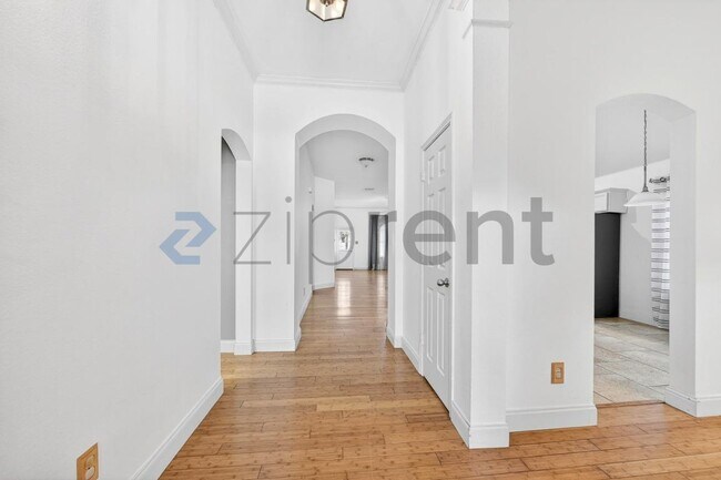 Foto del edificio - 1042 Grimes Dr