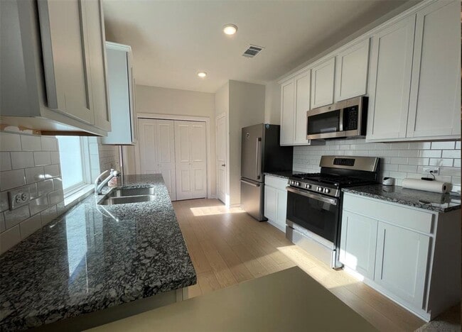 Building Photo - 340 Kenai Dr