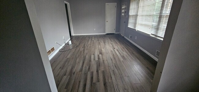 Foto del edificio - Room in House on Batiste Garden Cir