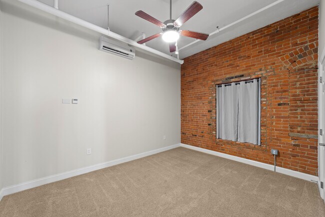 Foto del edificio - 1224 Huron Rd E
