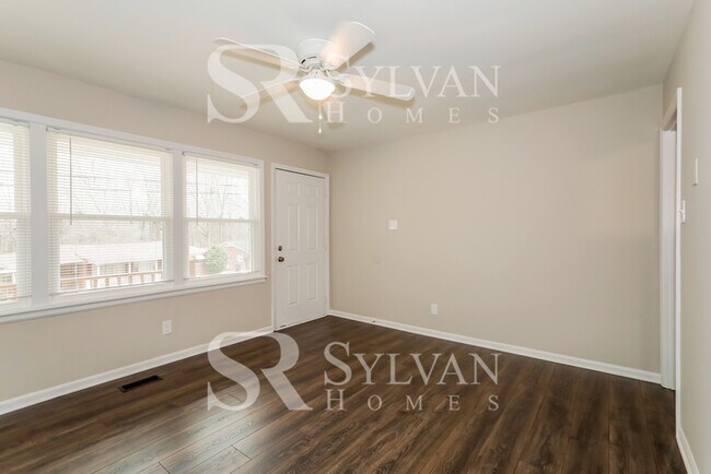 Building Photo - The living is easy in this 3 bedroom, 1 ba...