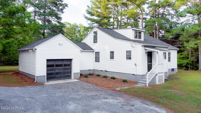 Building Photo - 563 Eagle Springs Rd