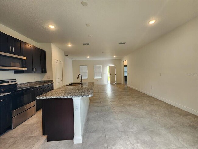 Building Photo - 3650 SW 128th Pl