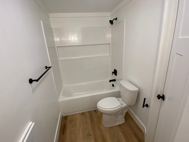 Building Photo - 1005 N 900 E