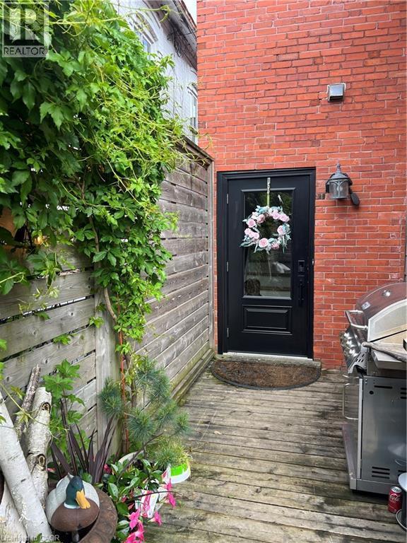 Photo du bâtiment - 51 Woodstock St S