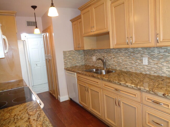 Building Photo - 6328 Longboat Ln W