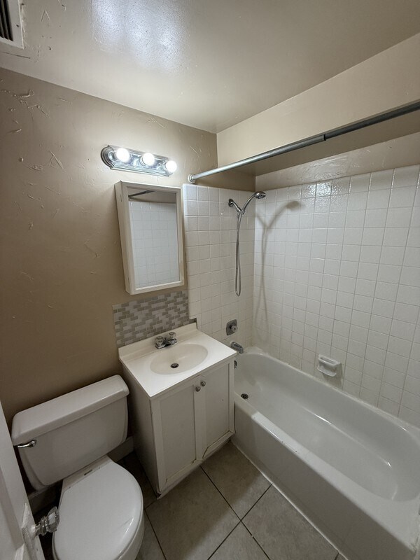 Foto del edificio - 341 N Center St