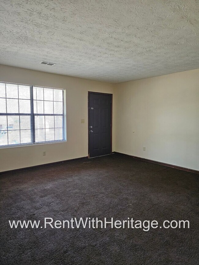 Building Photo - COME SEE THIS FANTASTIC 2 BEDROOM 2 BATH D...