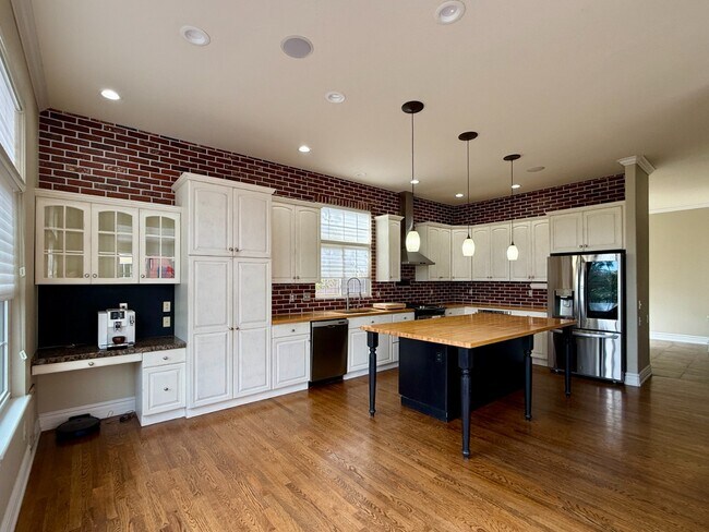 Building Photo - Gorgeous ranch home in Castle Pines!