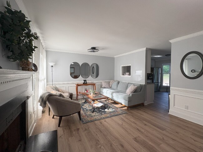 Foto del edificio - 2679 Broad Oaks Pl
