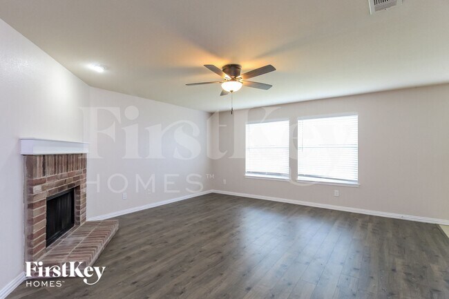 Foto del edificio - 5704 Mountain Bluff Dr