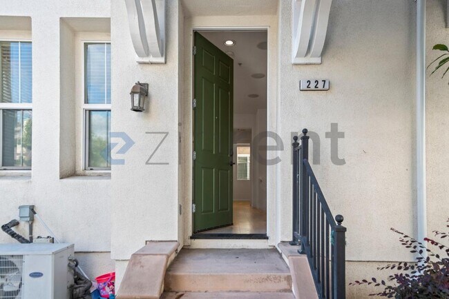 Building Photo - Unit