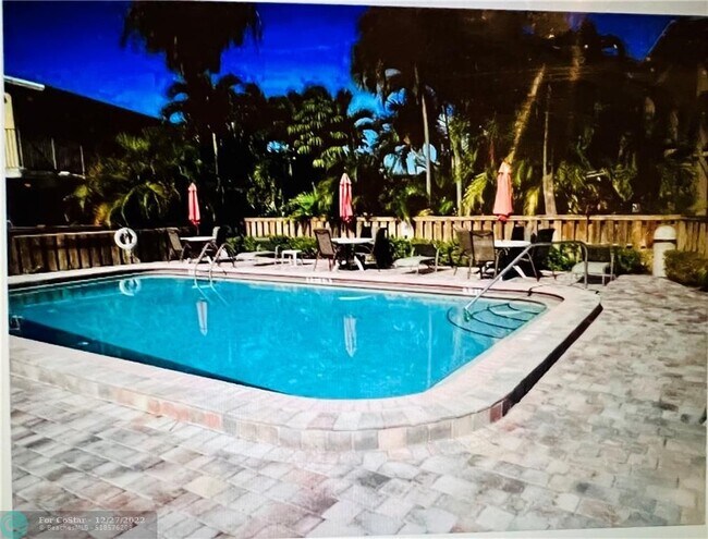 Building Photo - 1814 E Oakland Park Blvd