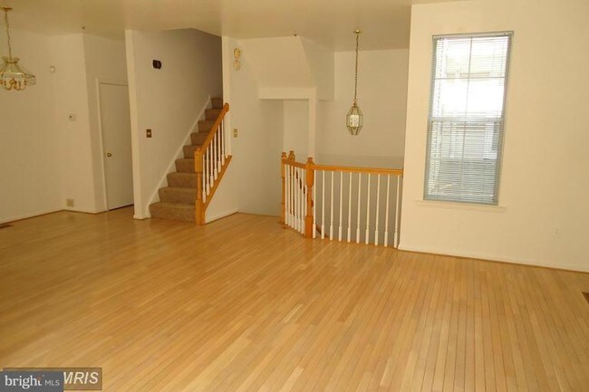 Building Photo - 10245 Cove Ledge Ct