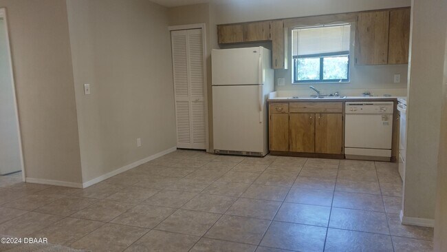 Building Photo - 887 Stonybrook Cir