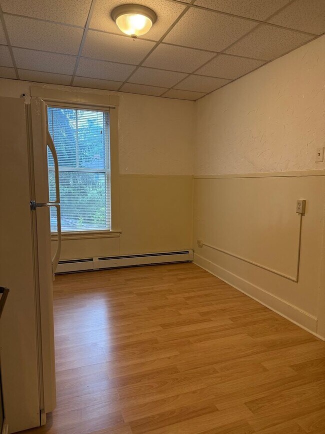 Foto del edificio - Westbrook-66 Stroudwater St. #1:  1 BR+off...