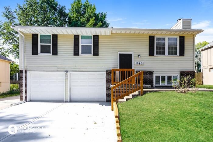 Primary Photo - 19801 E Millhaven St, Independence, MO 64056