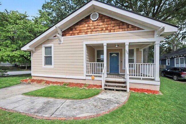 Building Photo - 3BR/2BA Gem Located in Historic West End!